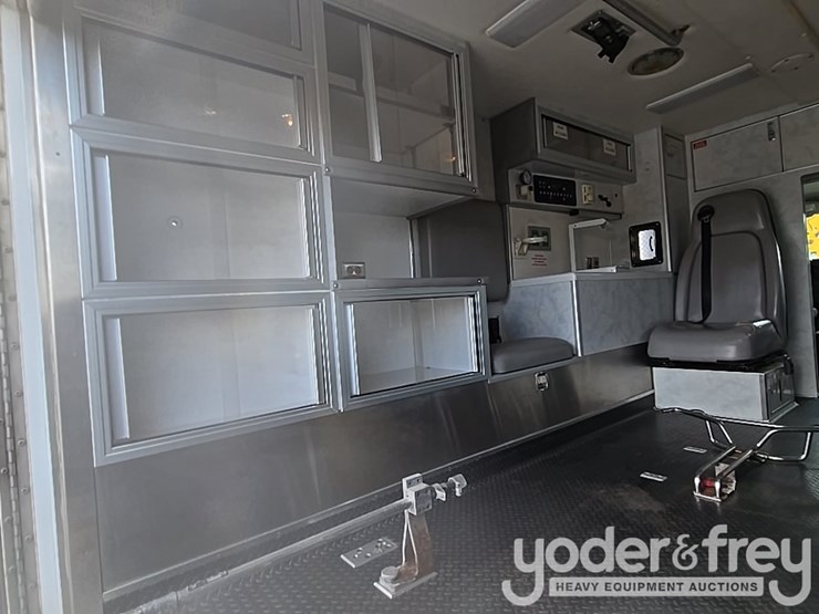 2010-chevrolet-3500-image-20