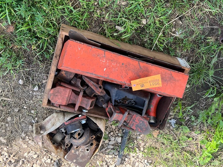 #9551-•-tractor-parts-image-1