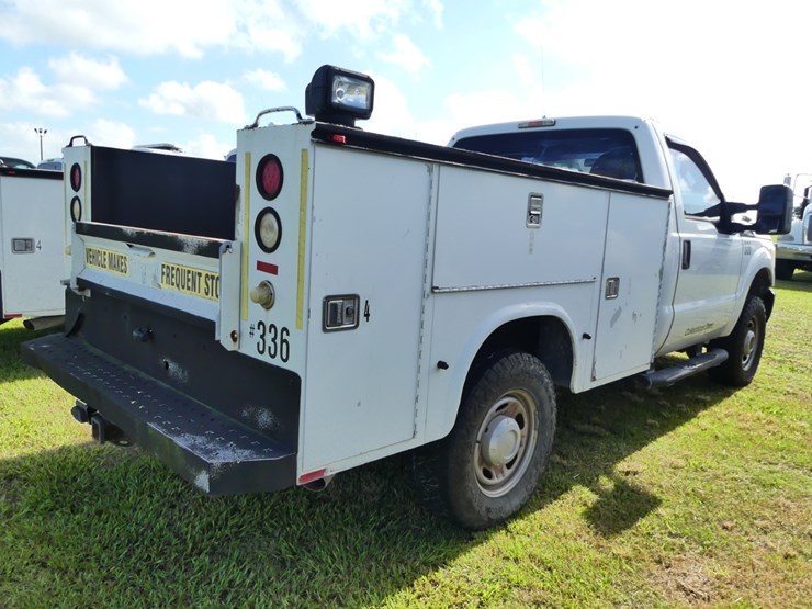 2014-ford-f250-xl-image-3