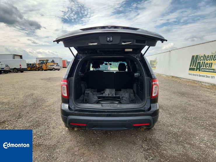 2015-ford-explorer-image-18
