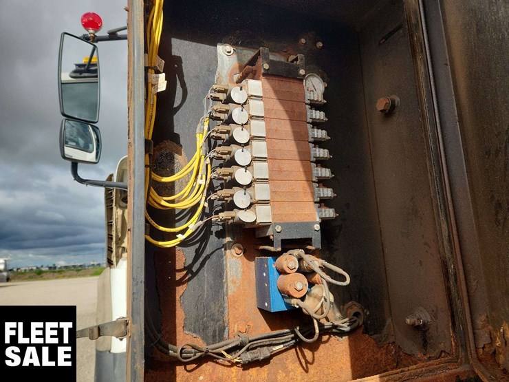 international-workstar-7500-image-31