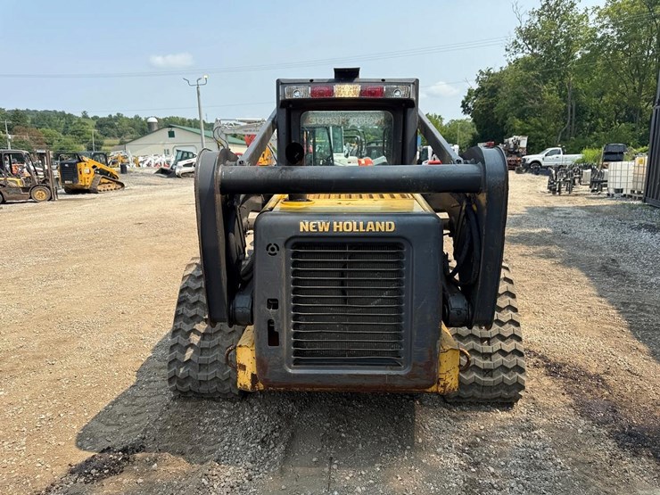 new-holland-c185-image-3