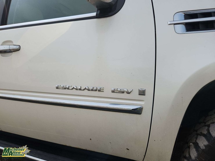 cadillac-escalade-esv-image-71