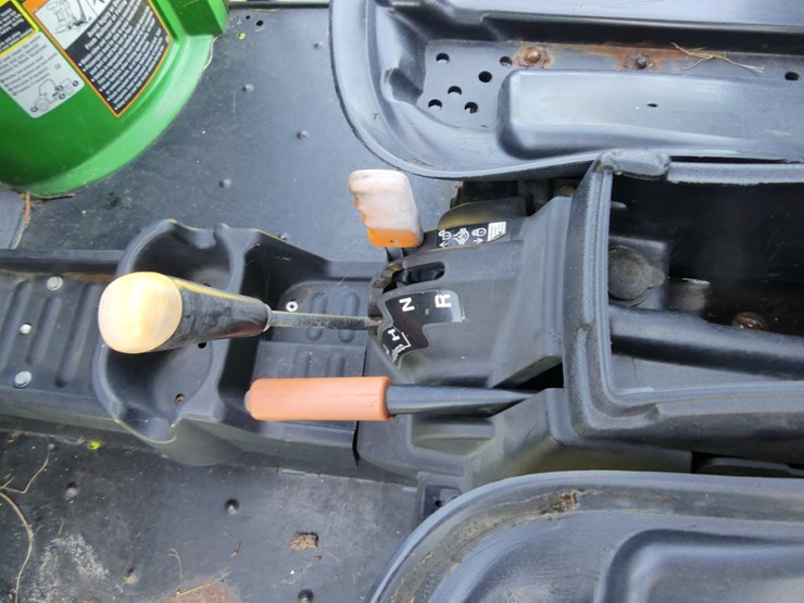 john-deere-gator-image-12