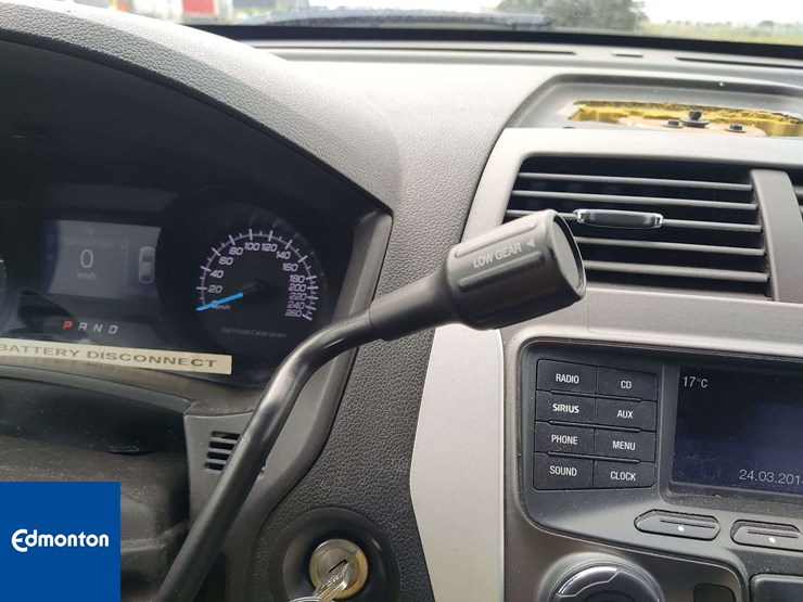 2014-ford-explorer-image-18
