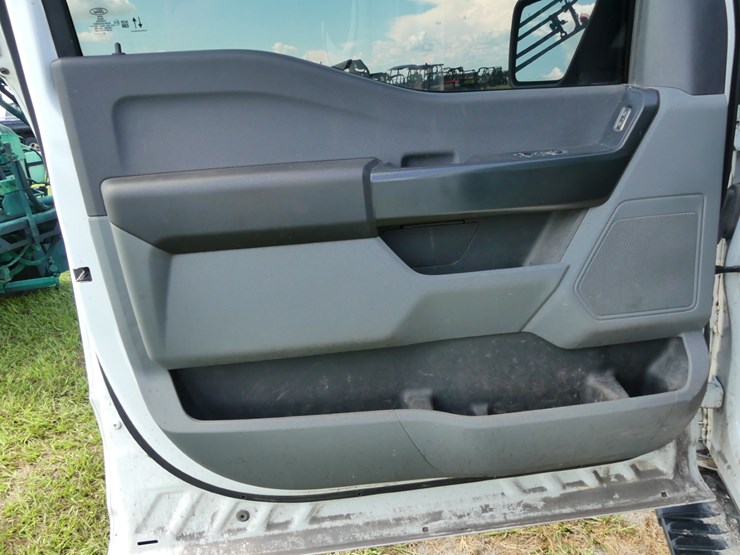 2024-ford-f150-xl-image-17