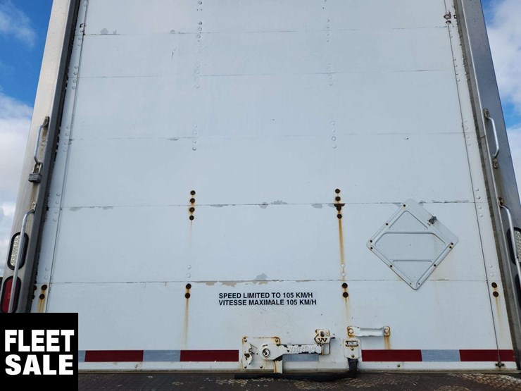 2015-freightliner-m2-106-image-44