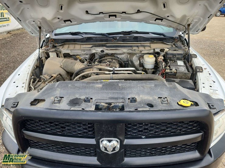 2016-dodge-3500-image-25