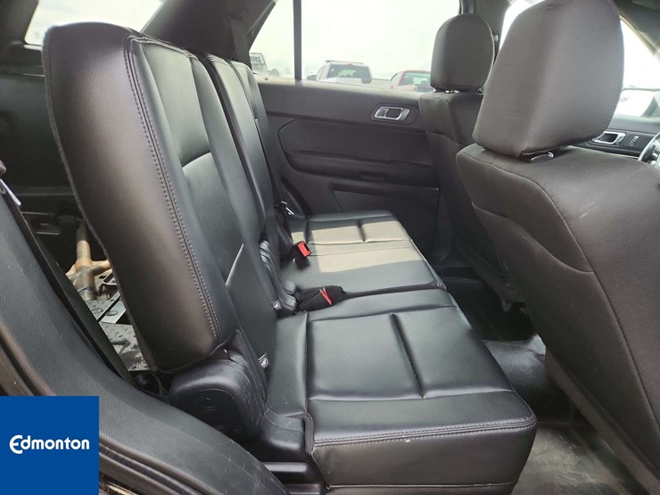 2016-ford-explorer-image-25