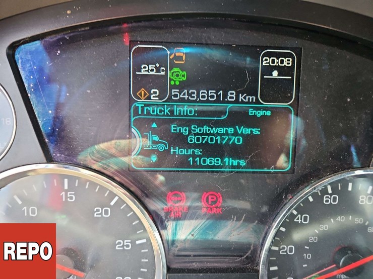 2020-kenworth-w990-image-7
