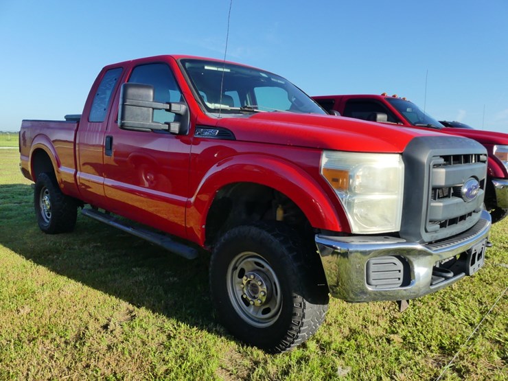 2016-ford-f250-xl-image-2