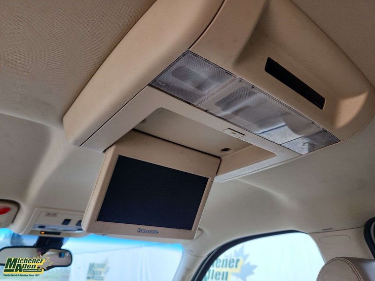 cadillac-escalade-esv-image-17