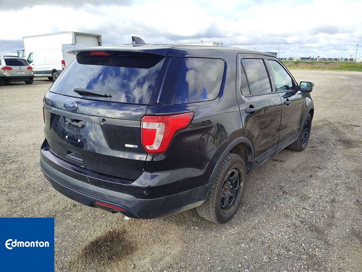 2016-ford-explorer-image-9