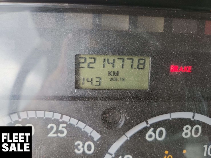 2013-freightliner-m2-106-image-25