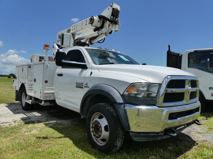 2014-dodge-ram-5500-image-2