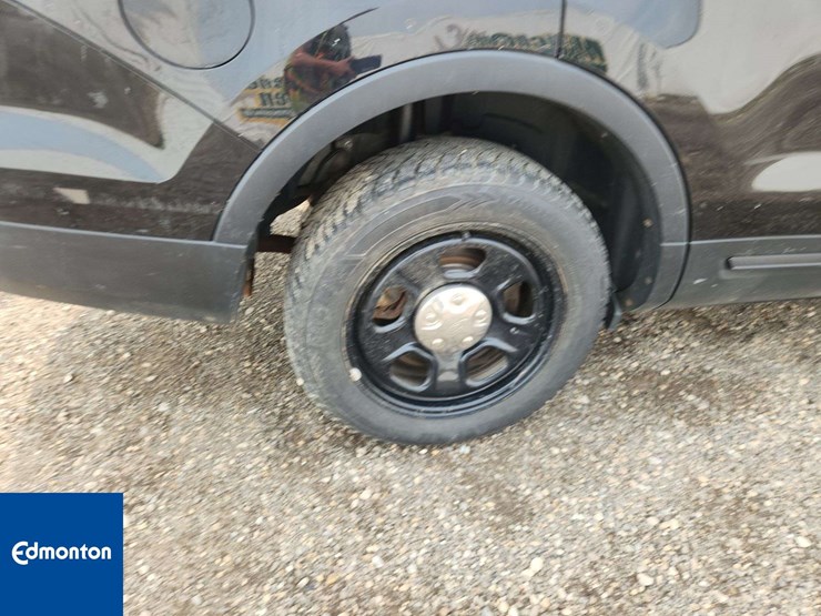 2016-ford-explorer-image-25