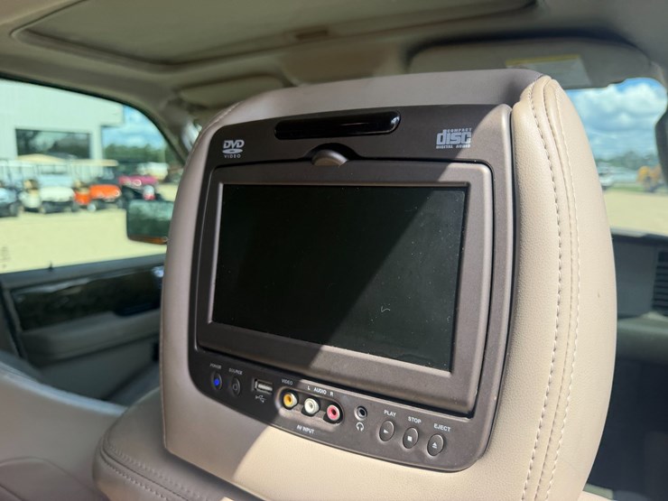 2015-lincoln-navigator-image-9