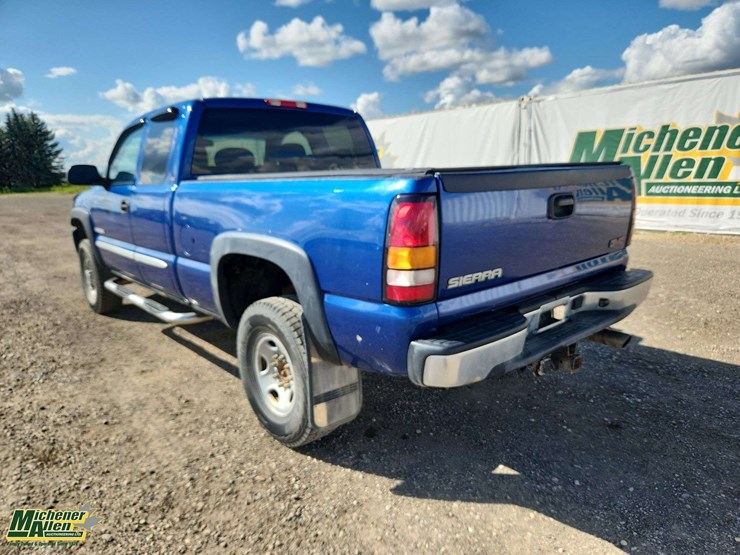 2003-gmc-sierra-2500-image-17