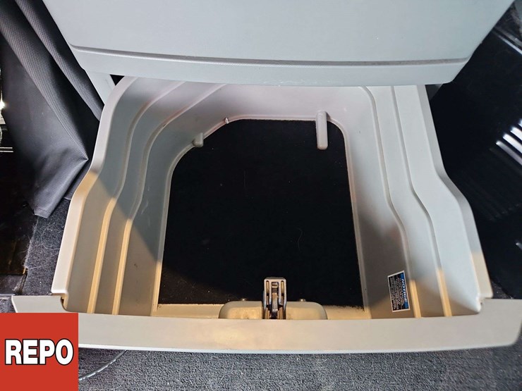 2020-kenworth-w990-image-28