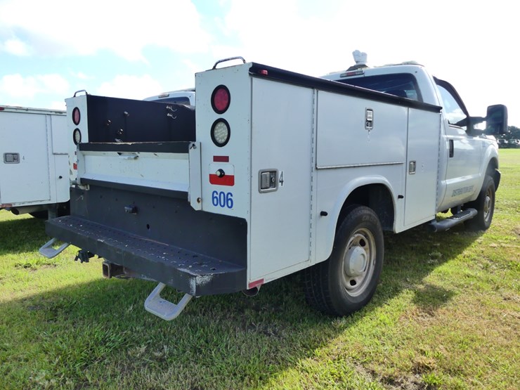 2014-ford-f250-xl-image-3