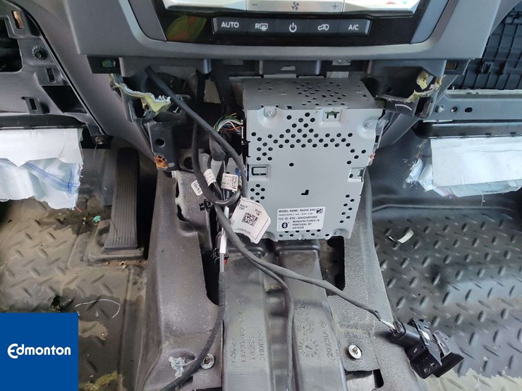 2020-ford-explorer-image-12
