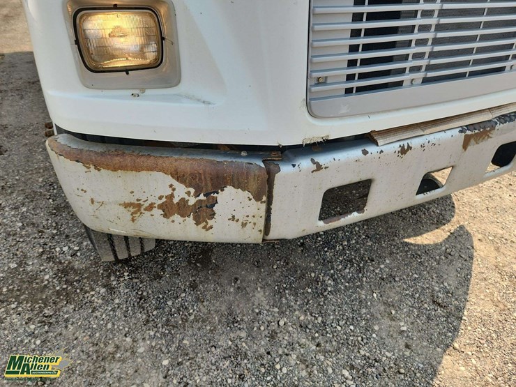2000-freightliner-fl70-image-36