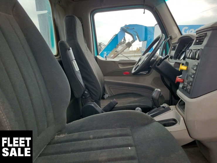 2018-peterbilt-579-image-30