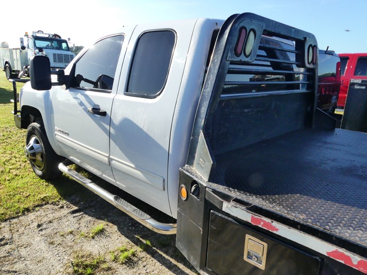 2011-chevrolet-3500hd-image-9