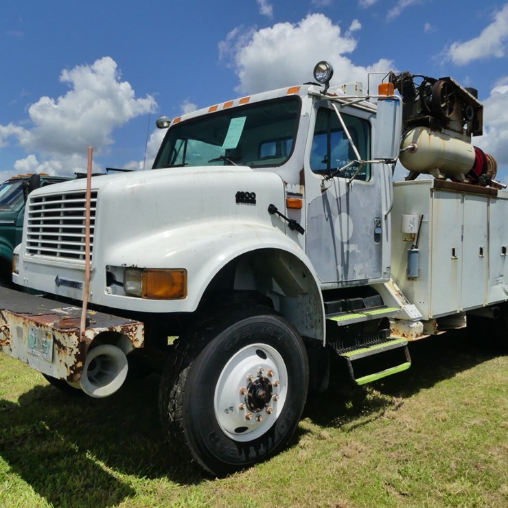 2001 INTERNATIONAL 4800