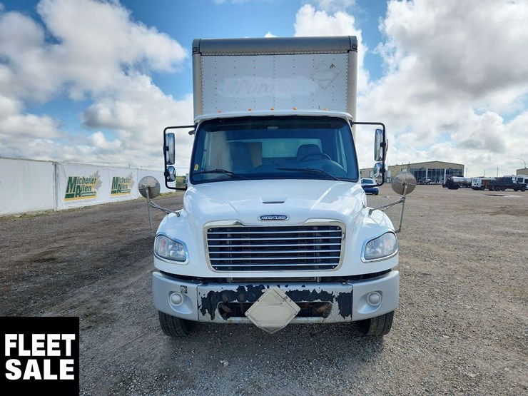 2015-freightliner-m2-106-image-27