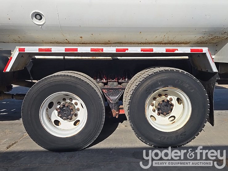 1999-peterbilt-357-image-10