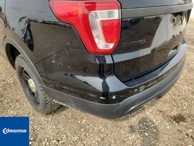 2016-ford-explorer-image-38