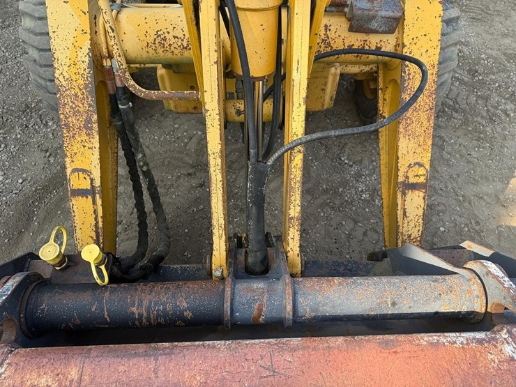 2024-deere-310e-image-10