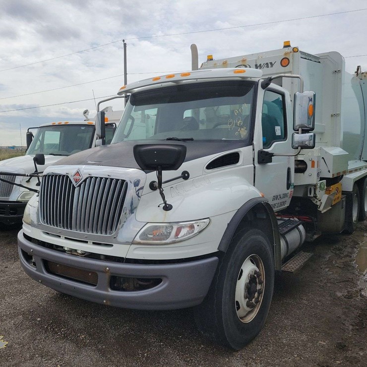 Non-Operable 2020 International HV607 T/A Refuse Truck