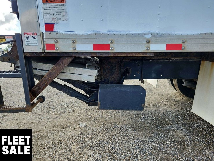 2015-freightliner-m2-106-image-41