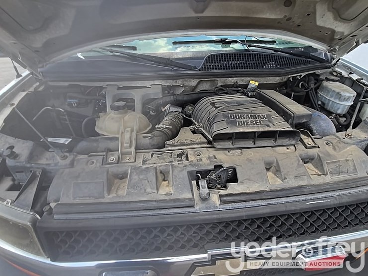 2010-chevrolet-3500-image-15