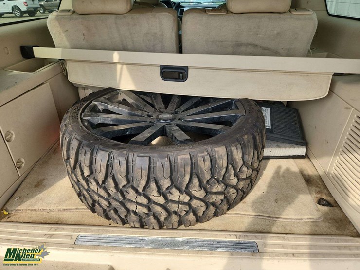 cadillac-escalade-esv-image-25