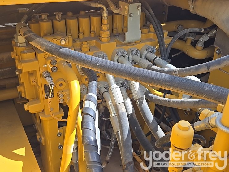 2019-caterpillar-336-image-48