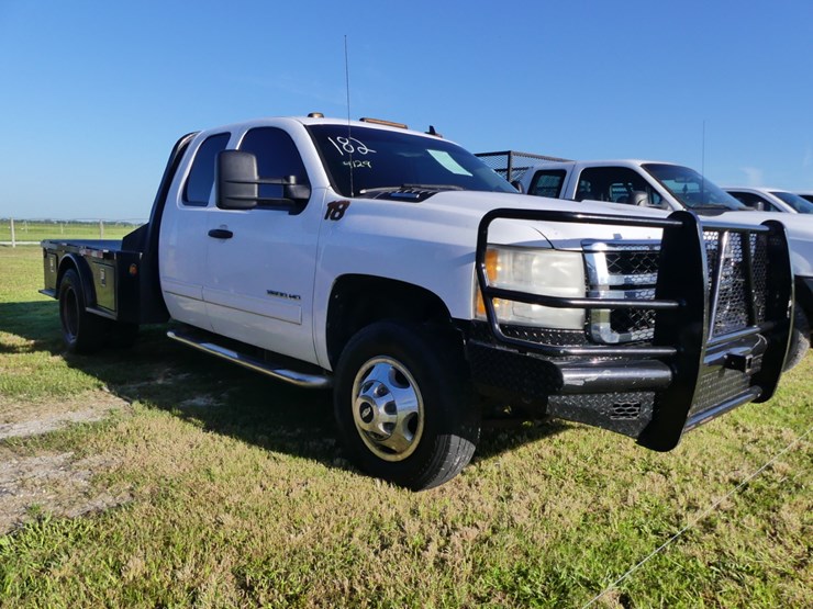 2011-chevrolet-3500hd-image-2