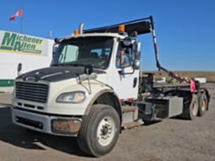 2015-freightliner-m2-106-image-5