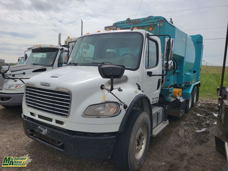 2015-freightliner-m2-106-image-1