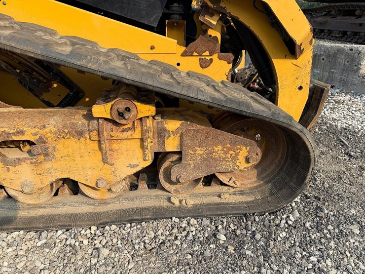 2021-caterpillar-299d3-image-14