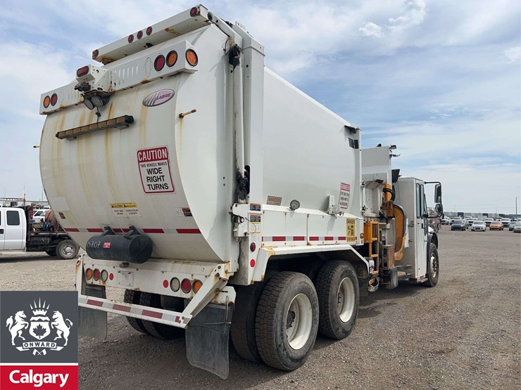 2016-freightliner-m2-106-image-4