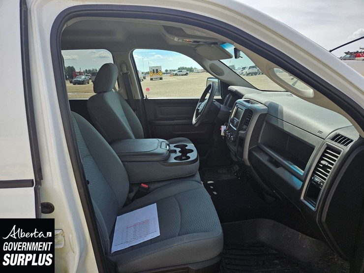 2019-ram-1500-classic-image-30