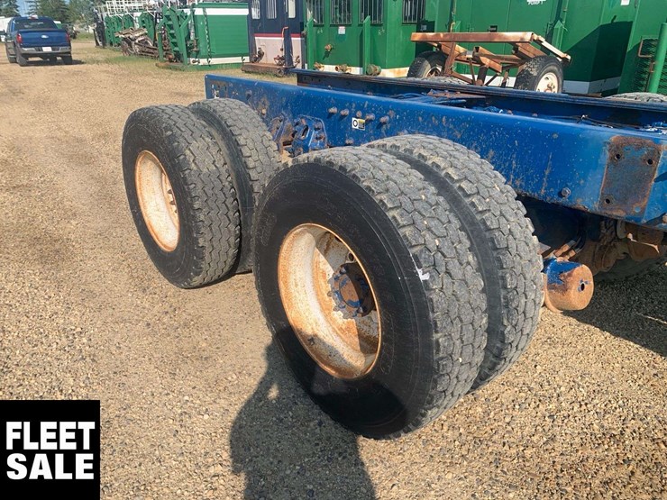 2007-peterbilt-378-twin-steer-t/a-cab-&-chassis-image-6