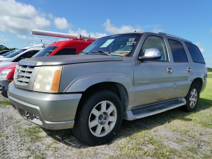 2002-cadillac-escalade-image-1