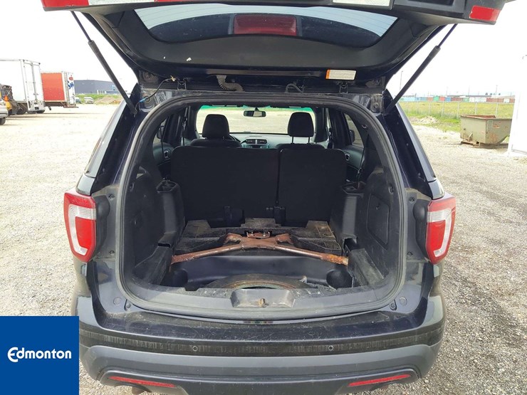 2017-ford-explorer-image-24