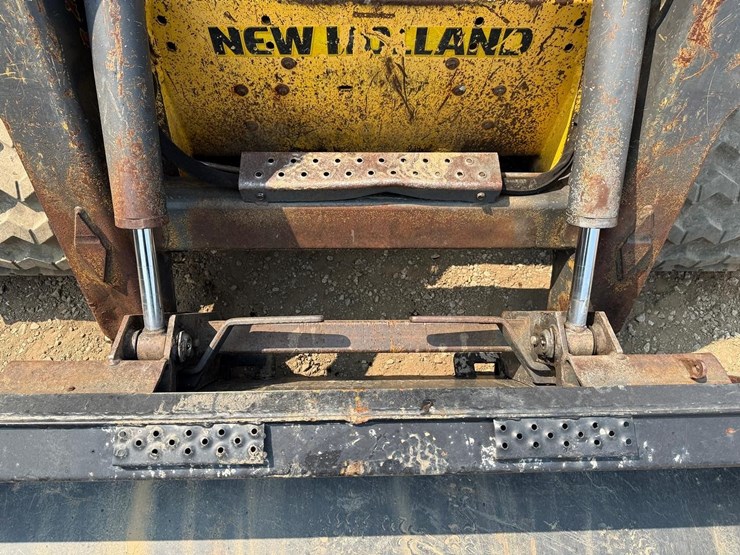 new-holland-c185-image-10