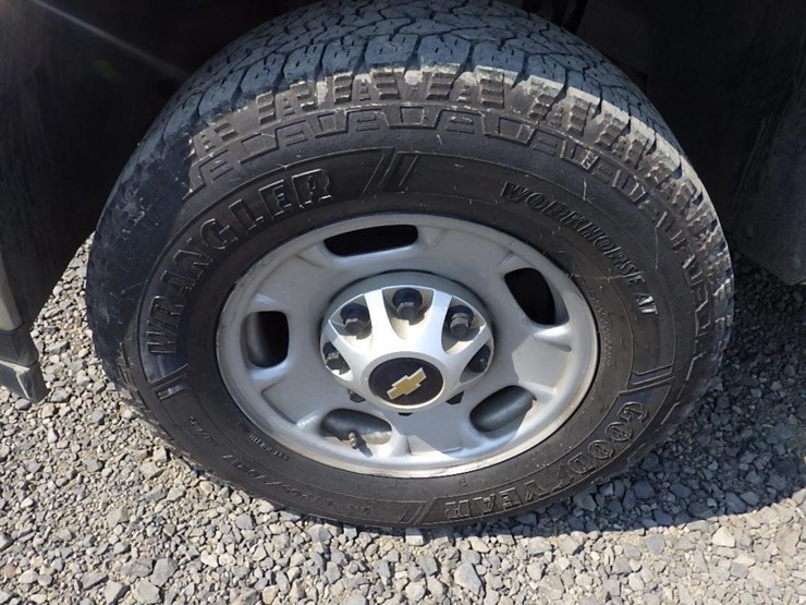 2013-chevrolet-2500-image-11