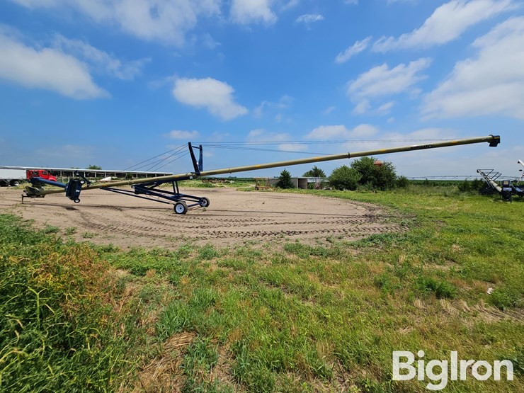 2022-harvest-international-h1084xt-torpedo-auger-w/swing-hopper-image-9